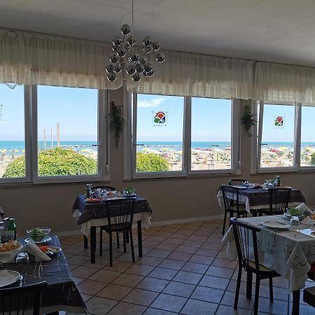 Hotel Vistamare Viserba Rimini Exteriör bild