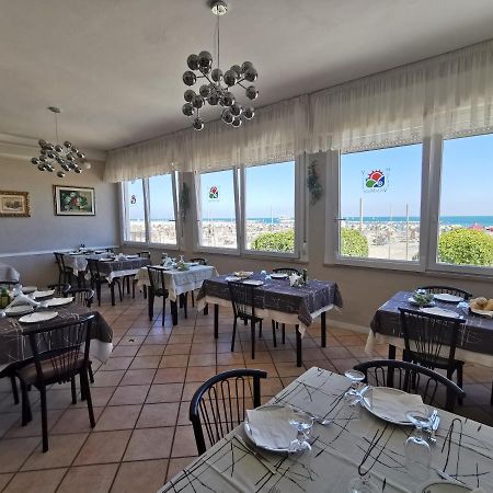 Hotel Vistamare Viserba Rimini Exteriör bild