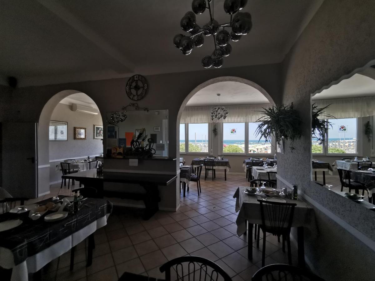 Hotel Vistamare Viserba Rimini Exteriör bild