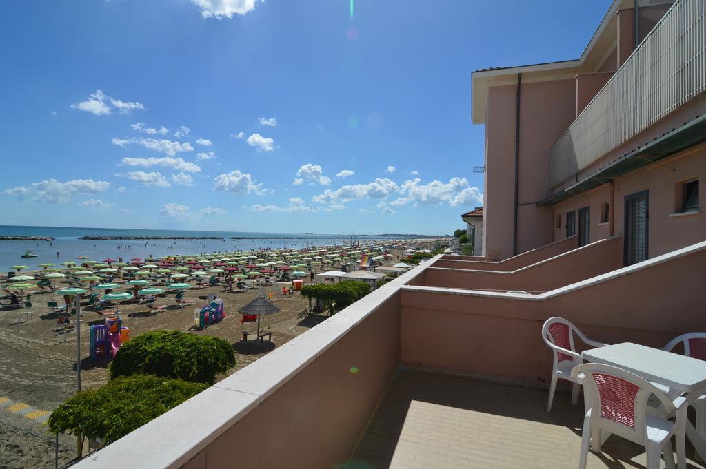 Hotel Vistamare Viserba Rimini Exteriör bild