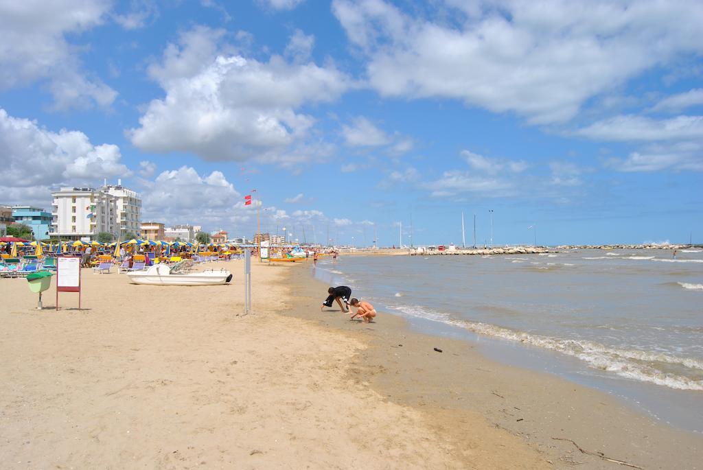 Hotel Vistamare Viserba Rimini Exteriör bild