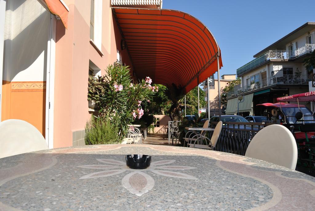 Hotel Vistamare Viserba Rimini Exteriör bild